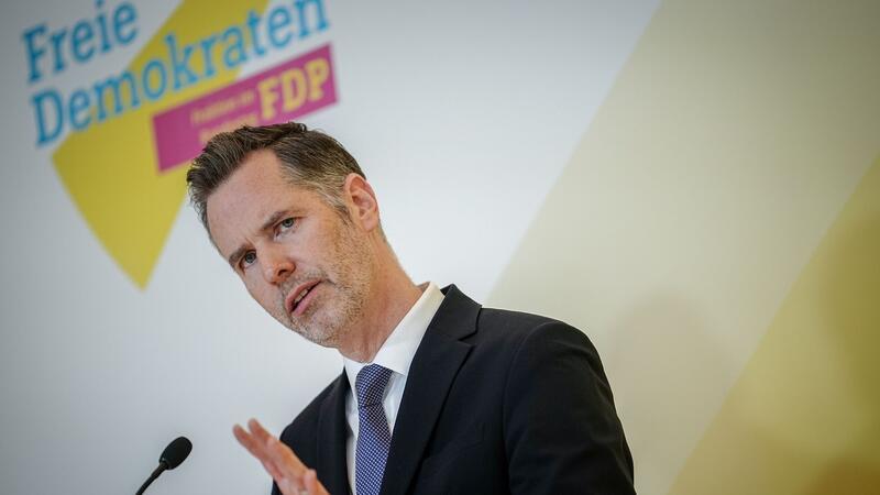 FDP: Aussetzung der Schuldenbremse wegen Ahrtal vom Tisch „Ein Aussetzen der Schuldenbremse ließe sich nur rechtfertigen, wenn der Staat in einer Notsituation akut überfordert ist 175: Christian Dürr.