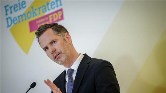 „Ein Aussetzen der Schuldenbremse ließe sich nur rechtfertigen, wenn der Staat in einer Notsituation akut überfordert ist 175:  Christian Dürr.