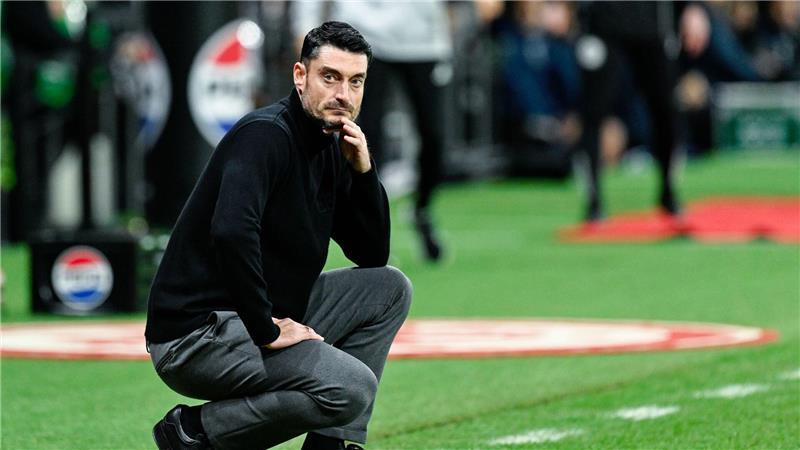 Ein Auswärtssieg muss her: Eintracht-Trainer Albert Riera. (Archivbild)
