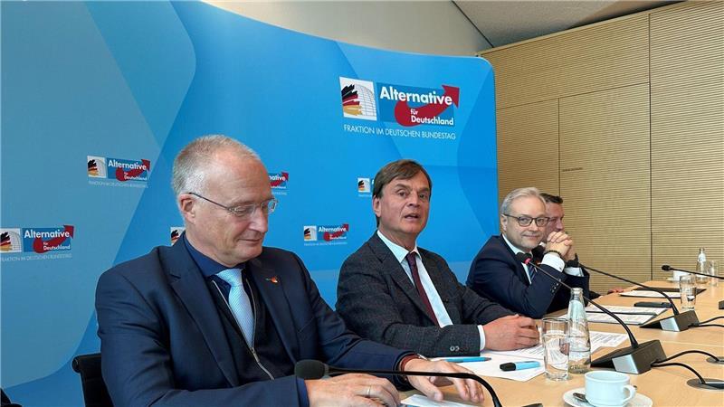 Ein Auto Baumanns war in der Nacht zum Montag vor seinem Haus im Hamburger Westen mutmaßlich angezündet worden.