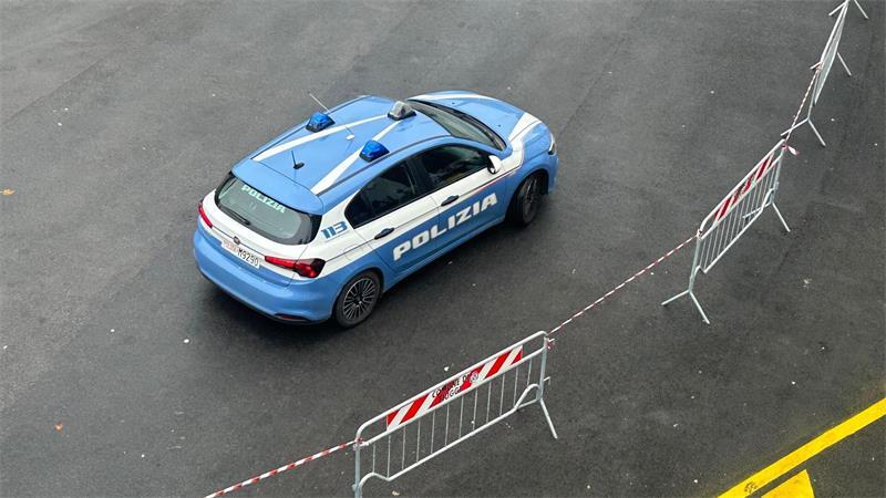 „Genug, genug!“ - Einwanderer stirbt bei Polizeieinsatz Ein Auto der italienischen Polizei. (Symbolbild)