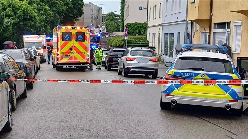 Ein Auto ist in Passau in eine Menschengruppe gefahren.