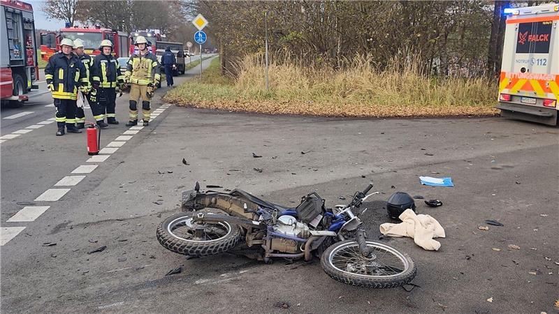 Ein Autofahrer bei Ovelgönne-Ketzendorf einen Kradfahrer übersehen und angefahren.