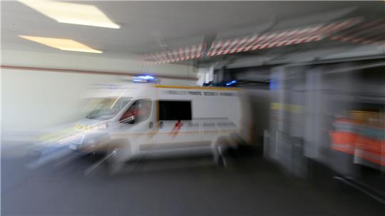 Ein Autofahrer hat in Frankreich mehrere Passanten angefahren und verletzt. (Symbolbild)
