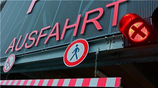 Ein Autofahrer ist nach einem Unfall in einem Stader Parkhaus geflüchtet (Symbolbild).