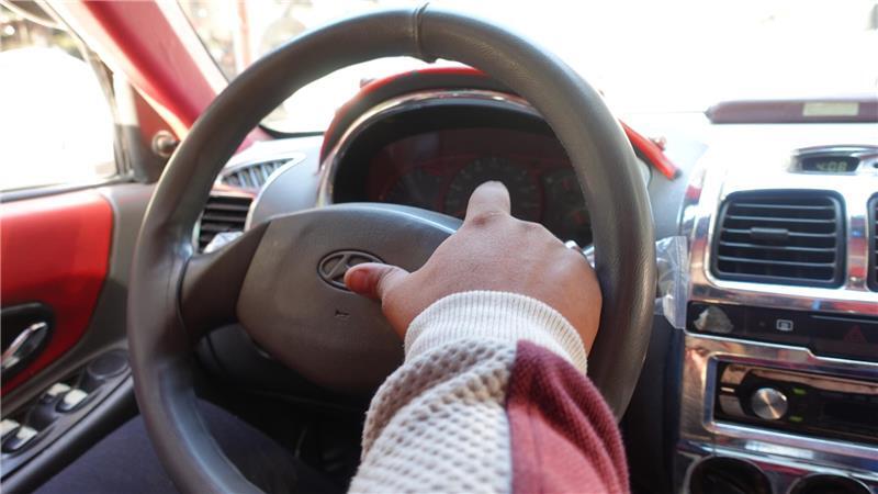 Ein Autofahrer soll langsam gefahren sein, es folgten ein Hupen - und dann ein handfester Streit.
