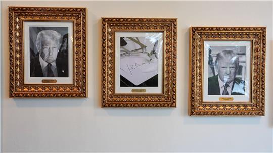 Ein Autopen als Bildnis für Ex-Präsident Biden (Archiv)