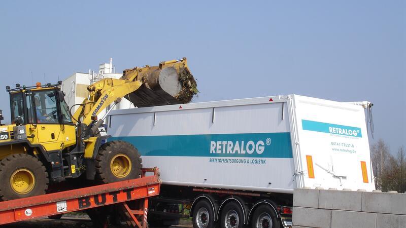 Die Recycling- und Transportfirma Retralog, die unter anderem den Biomüll aus dem Landkreis Stade in die Kompostieranlagen bringt, rechnet mit jährlichen Mehrkosten von 1,2 bis 1,5 Millionen Euro pro jahr.