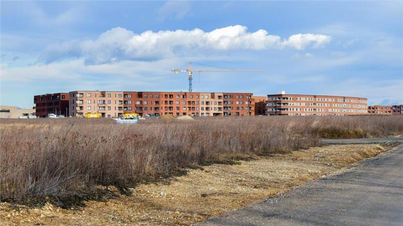 So entwickeln sich die Preise für Häuser im Landkreis Stade Ein Baukran steht im Neubaugebiet Kronsrode im Süden Hannovers. In einem von Norddeutschlands größten Neubaugebieten entstehen auf 53 Hektar Fläche 3.500 neue Wohneinheiten.