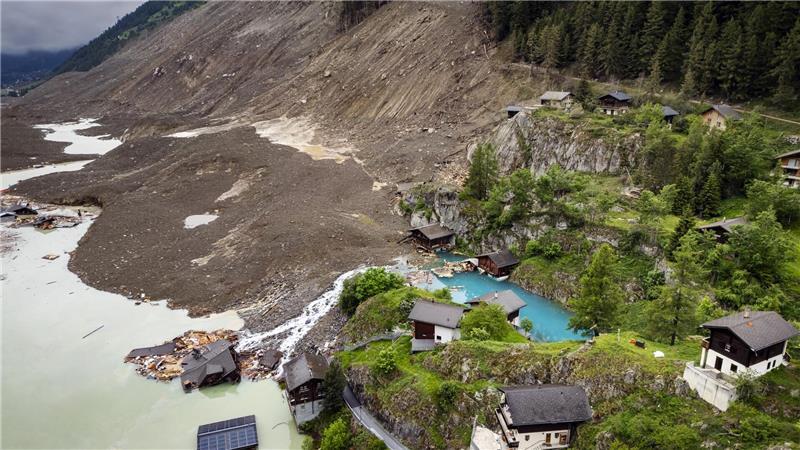 Ein Bergsturz zerstörte Ende Mai große Teile des Dorfes Blatten im Schweizer Kanton Wallis. (Archivbild)