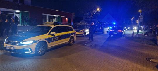 Massenschlägerei in Flüchtlingsunterkunft im Kreis Harburg Ein Bewohner kam nach der Auseinandersetzung vorsorglich ins Krankenhaus (Symbolbild). Foto: dpa