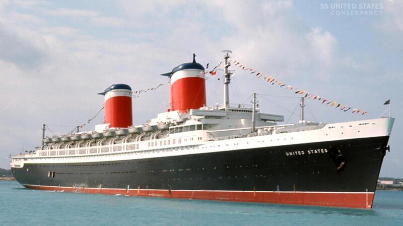 Legendäres Schiff „United States“ muss Liegeplatz in den USA räumen Ein Bild aus besseren Tagen: In den 1950er- und 1960er-Jahren legte der Passagierdampfer „United States“ auch häufig in Bremerhaven an.