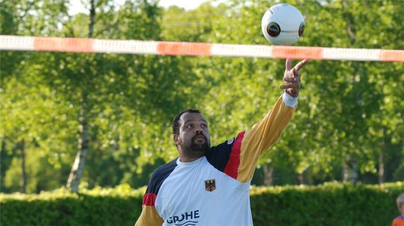 Faustball-Legende auf der Tribüne: Sein Sohn spielt für Wangersen Ein Bild aus dem Jahr 2007: Martin Becker war jahrelang Topspieler in der deutschen Nationalmannschaft.