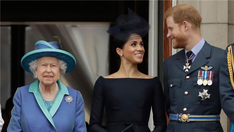 Prinz Harry reist zum Queen-Todestag nach London Ein Bild aus vergangenen Zeiten: Elizabeth II., Meghan und Prinz Harry