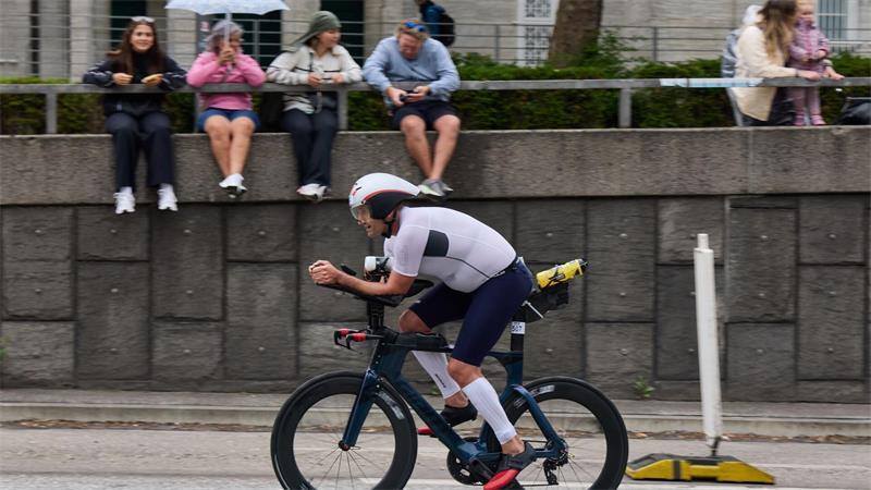Ein Bild von der Triathlon-Europameisterschaft: Auch an diesem Wochenende werden für den Triathlon in Hamburg Straßen gesperrt. (Archivbild)