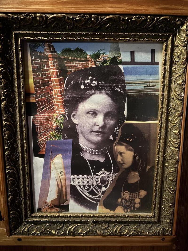 Ein Bild von seiner Mutter und seiner Großmutter begleitet Willem Ruempler bei jedem Segeltörn.