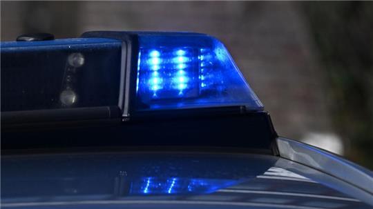 Ein Blaulicht auf einem Polizeifahrzeug.