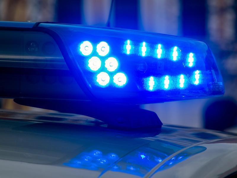 Ein Blaulicht der Polizei leuchtet auf. Foto: Klaus-Dietmar Gabbert/dpa-Zentralbild/ZB/Symbolbild