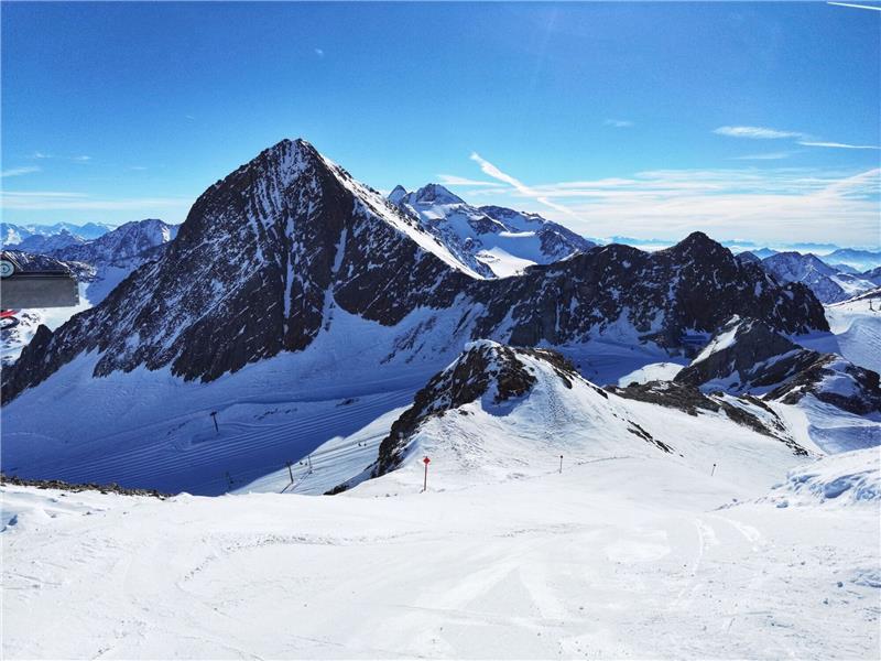 Gletscherleiche entdeckt - Mann seit 52 Jahren vermisst Ein Blick auf die Skipisten am Stubaier Gletscher. (Archivbild)