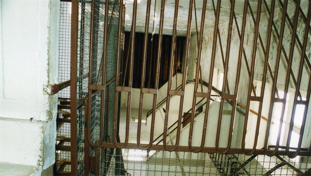 Ein Blick in den Turm vor dem Umzug der Feuerwehr 1996. 