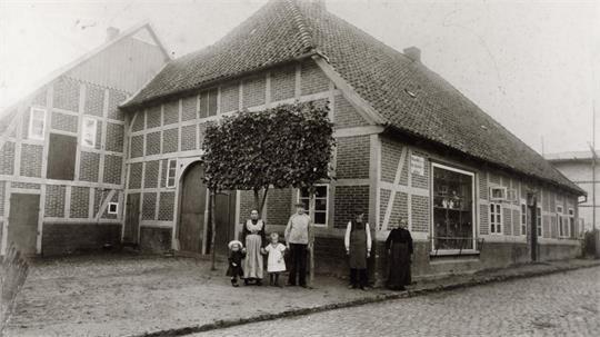 Ein Blick in die Historie der Schulstraße: Der Tischler und Drechsler Bockelmann war hier ansässig.