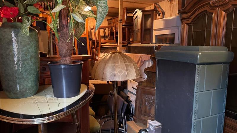 Ohne sie bricht alles zusammen: Ein Blick auf die Horneburger Kulissenbauer Ein Blick in die Requisitenkammer der Pannkoken.