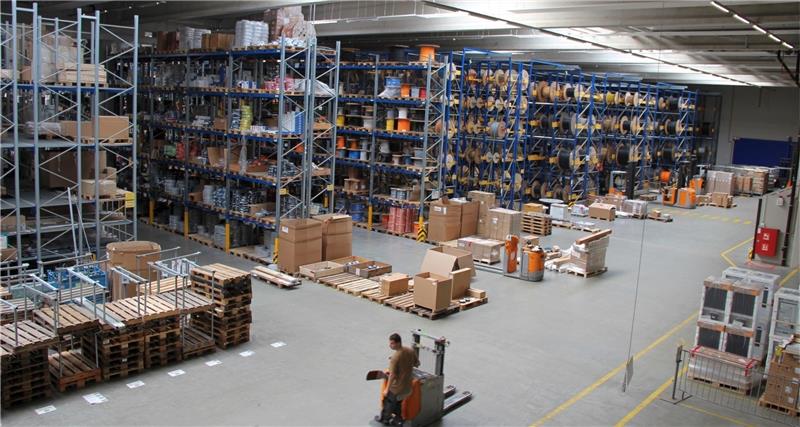 Ein Blick in die moderne Logistikhalle des Neu Wulmstorfer Elektrogroßhändlers: Firma Zajadacz hat das größte Kabellager in Hamburg und Umgebung. Fotos Michaelis