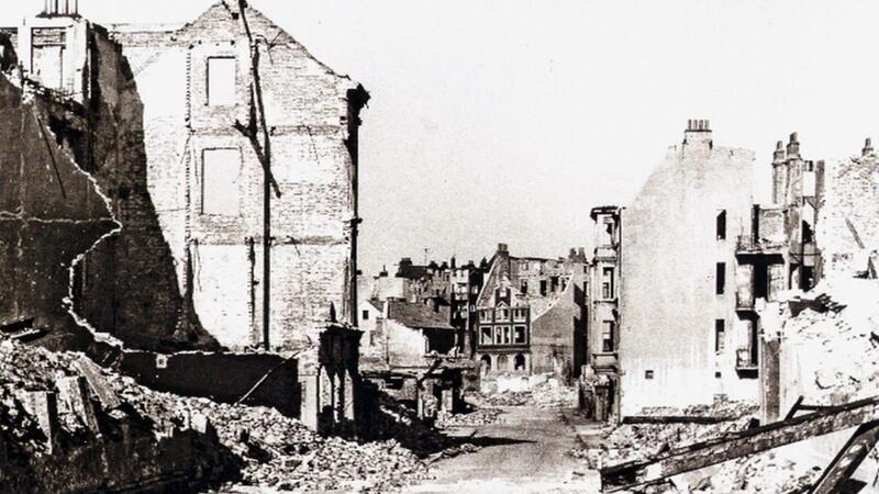 Ein Blick von der Fährstraße in die Grabenstraße kurz nach dem Angriff des 18. Septembers 1944.
