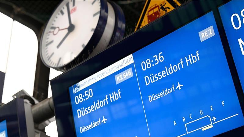 Ein Brandanschlag im Juli war einer der Gründe für die schlechte Pünktlichkeit im Fernverkehr der Deutschen Bahn. Inzwischen ist die Strecke wieder frei. (Archivbild)