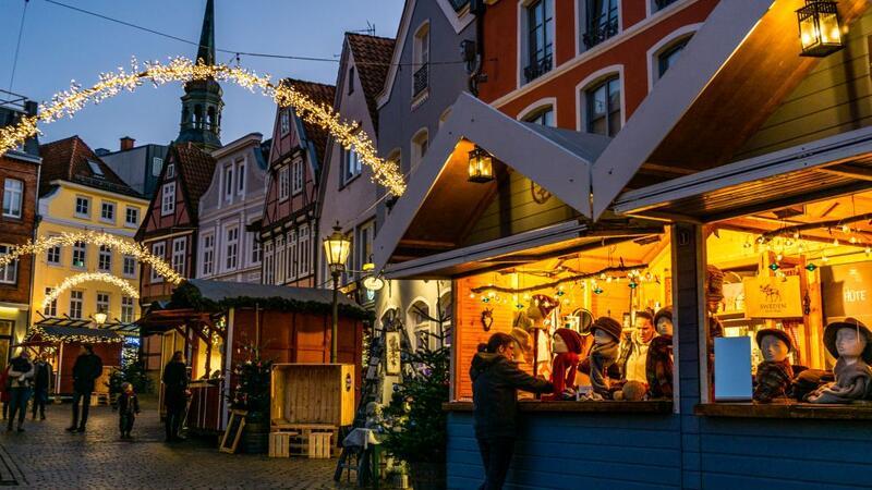 Ein Bummel über den Stader Weihnachtsmarkt lässt sich gut mit Weihnachts-Shopping verbinden.
