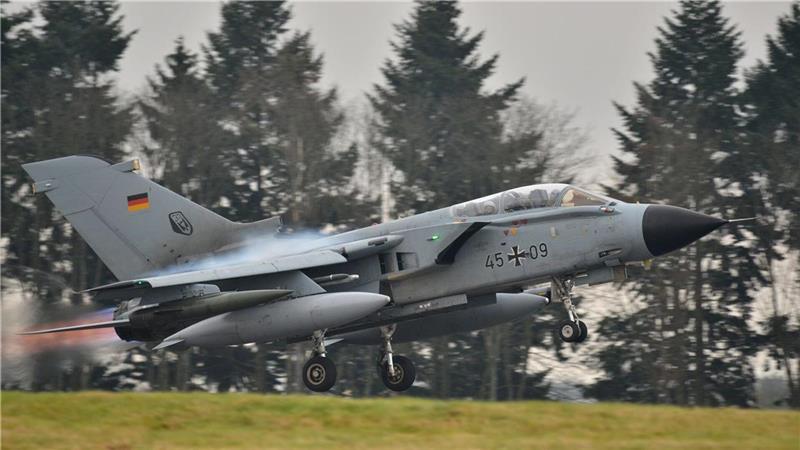 Ein Bundeswehr-Jet vom Typ Tornado startet vom Fliegerhorst Büchel in der Eifel. Ab sofort dürfen sie auch im Landkreis Rotenburg in den Tiefflug gehen.