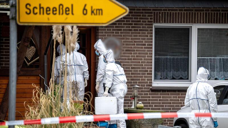 Ein Bundeswehrsoldat steht im Verdacht, am vergangenen Freitag vier Menschen im niedersächsischen Landkreis Rotenburg (Wümme) erschossen zu haben.