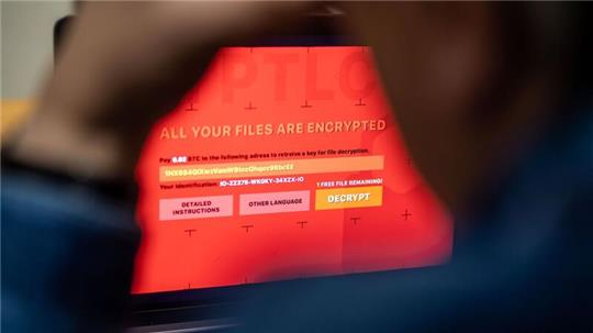 Ein Computer ist mit Ransomware befallen: Die Allianz erwartet für das laufende Jahr einen besorgniserregenden Anstieg von Cyberangriffen weltweit vor allem mit Erpressungssoftware.