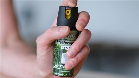 Ein Cuxhavener soll einem Hemmoorer Pfefferspray ins Gesicht gesprüht haben, weil er ihm keine Zigarette geben wollte. 
