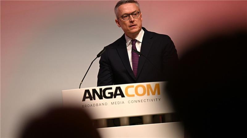Telekom-Konkurrenten fordern rasches Ende von DSL-Internet Ein DSL-Aus „mit der Brechstange“ möche er nicht: Bundesdigitalminister Karsten Wildberger (CDU).