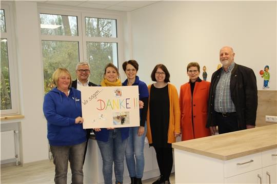 Ein Dankeschön aus dem Bildungshaus an die Stiftung Bildungsregion Stade. 10 000 Euro erhielt der Schulförderverein für eine Küche.