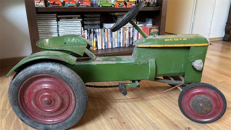 Ein Deutz-Trettrecker aus dem Jahr 1958. Natürlich im Originalzustand.