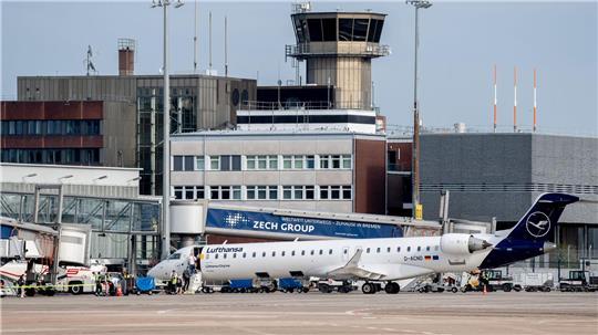 Ein Drohnenflug in unmittelbarer Nähe des Bremer Flughafens hat für Störungen gesorgt. (Archivbild)