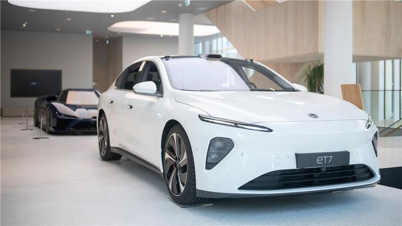 Ein E-Auto des Modells ET7 steht im Nio House Berlin. (Archivbild)