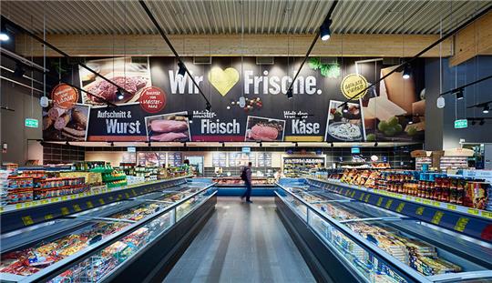 Ein Edeka-Markt von innen. Foto: Edeka