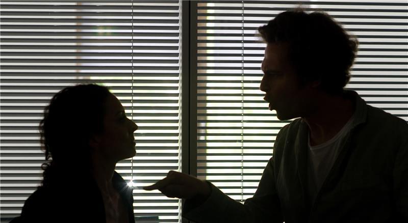 Ein Ehepaar mit erwachsenen Kindern streitet um das Zuhause der Familie. Wer darf bleiben? (Symbolbild)