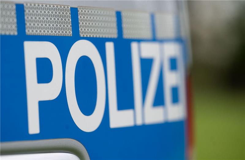 Vandalismus in Hamburger Kirchen: Hunderte Jahre alte Kunstwerke beschädigt Ein Einsatzfahrzeug der Polizei.