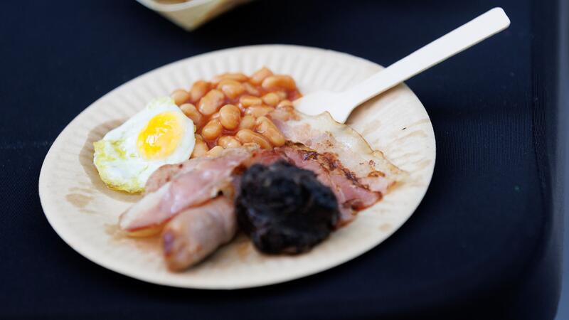 Was ein English Breakfast ausmacht „Ein English Breakfast ist etwas, dessen Zutaten aus dem Vereinigten Königreich stammen“, sagt Guise Bule, Chef der English Breakfast Society.