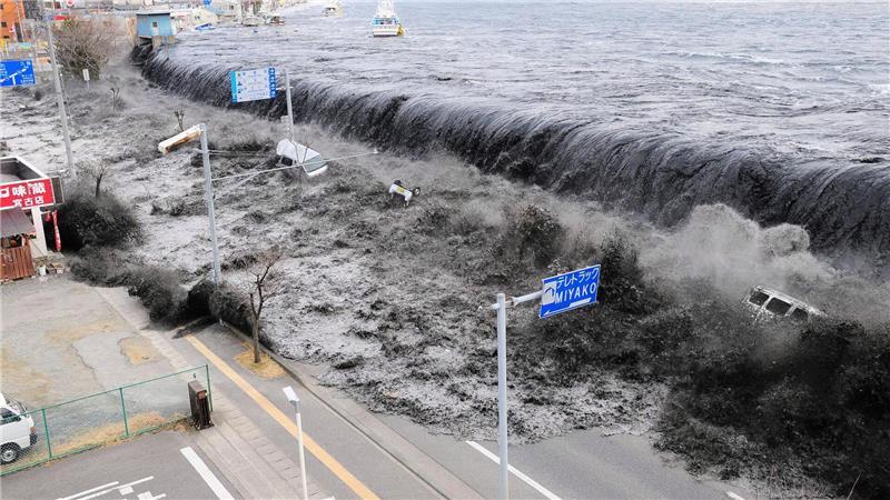 Was ist eigentlich ein Tsunami? Ein Erdbeben und ein Tsunami sorgten im März 2011 für den Super-GAU im Atomkraftwerk Fukushima.