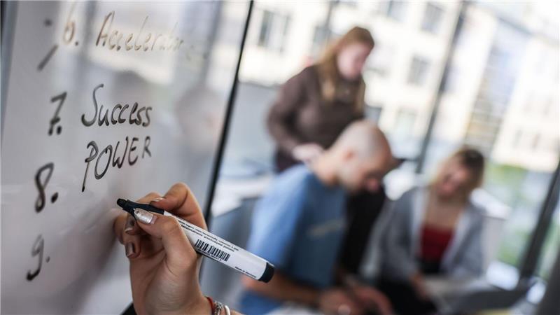Ein Ergebnis der Untersuchung: Aktuelle und frühere Studenten gründen in vielen anderen europäischen Ländern eher ein Unternehmen als in Deutschland. (Symbolbild)