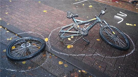 Ein Fahrradfahrer ist am Dienstag in der Stader Altstadt verunglückt.