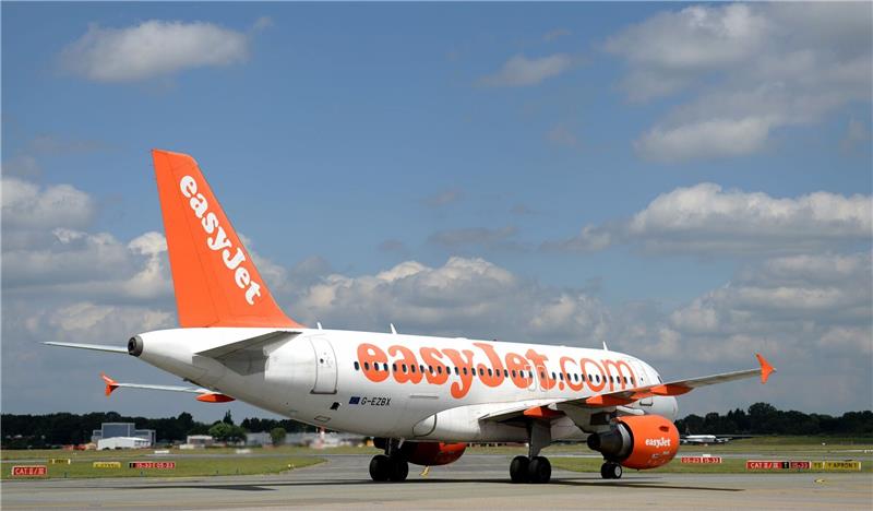 Ein Ferienflieger in Hamburg: Easyjet ist eine der Fluggesellschaften, die Greenpeace an den Pranger stellt.