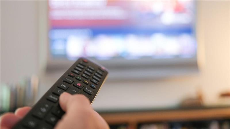 Ein Fernseher und eine Fernbedienung - und sehr häufig ein Fernsehsignal von Vodafone, so war es früher. Doch inzwischen ist der Fernsehmarkt im Umbruch.