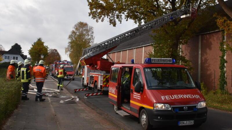 Ein Feuer in einer Lagerhalle in Sittensen löste einen Großalarm aus.