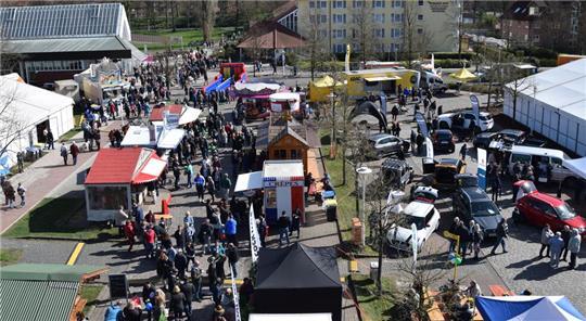 Ein Foto aus alten Zeiten: 2019 fand die letzte gut besuchte Messe im und am Stadeum statt.